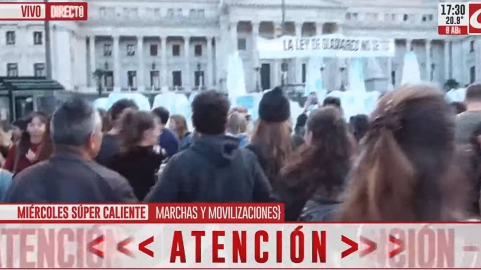 Tensión por la Ley de Glaciares: un detenido tras incidentes entre la Policía y manifestantes frente al Congreso.