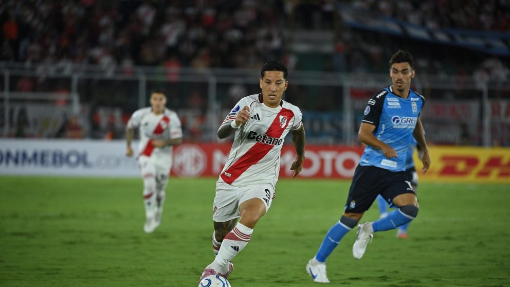 River se complicó solo y, con uno menos, rescató un empate ante Blooming en su estreno por la Copa Sudamericana
