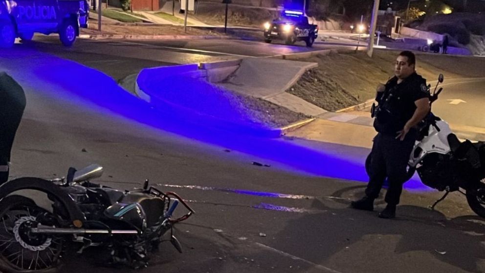 Una chica de 21 años murió al caer de la moto en la que iba como acompañante