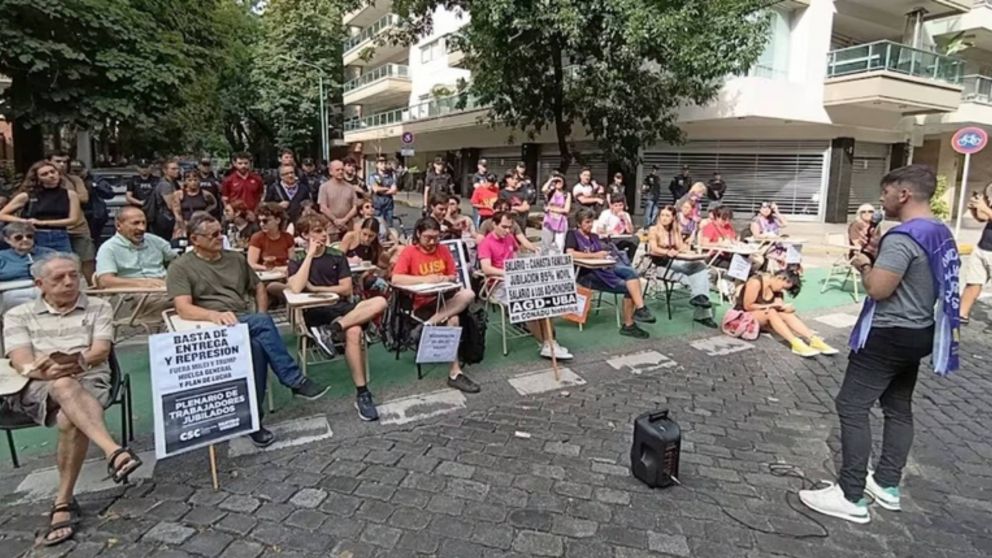 Docentes de la UBA realizarán clases públicas: "De la casa de Adorni a la Casa de Gobierno"