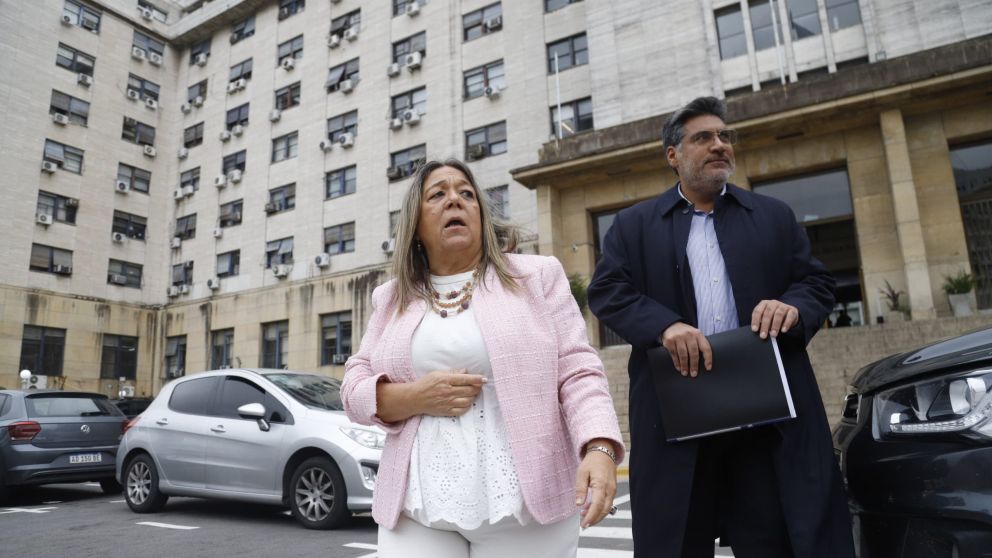 La escribana de Adorni aseguró que gastó más de 90 mil dólares en escrituraciones