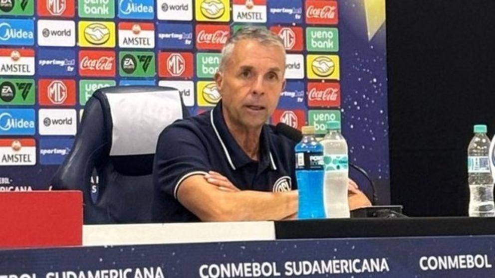 El flamante DT de San Lorenzo prepara el equipo para el cruce con Newell's.