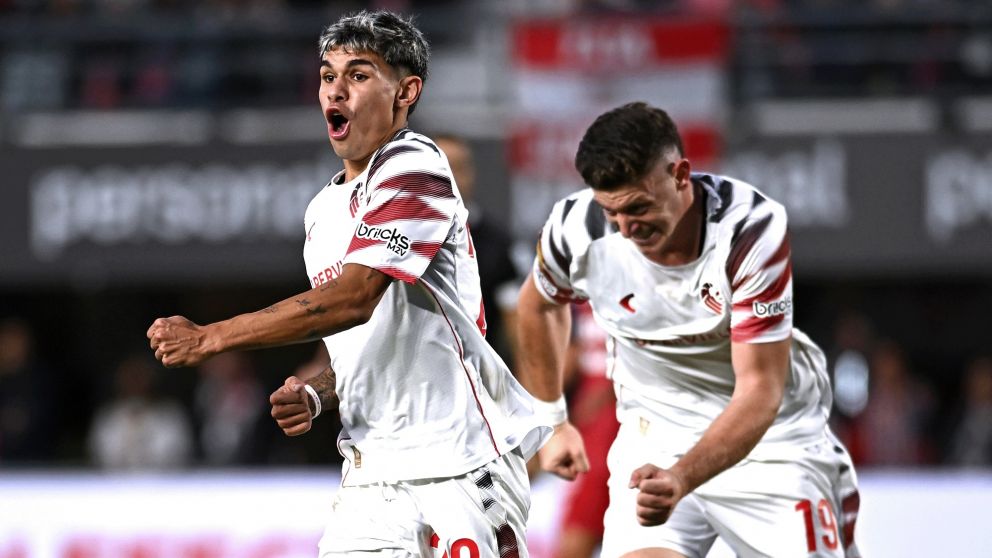 Estudiantes de La Plata se lo dio vuelta sobre la hora a Unión de Santa Fe y subió a lo más alto en la Zona A del Torneo Apertura