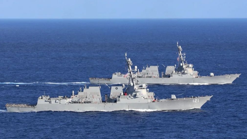 Los destructores estadounidenses USS Frank E. Peterson y USS Michael Murphy, ingresaron al estrecho de Ormuz (Archivo).