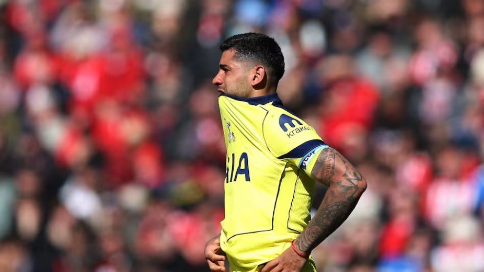 Cuti Romero sali� lesionado con l�grimas en los ojos y Tottenham qued� al borde del descenso.