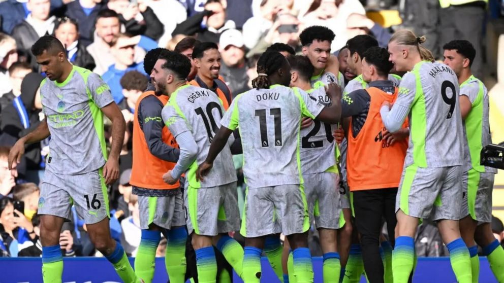 Manchester City le ganó bien al Chelsea y sueña con la Premier League.