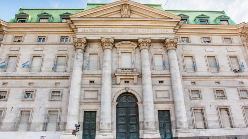 El Banco Nación eliminó la norma que permitió a funcionarios del Gobierno conseguir millonarios créditos.
