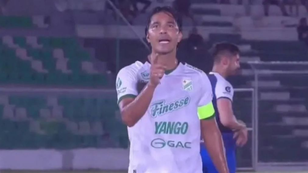 Moreno Martins se las cobró todas juntas al DT de Bolivia.