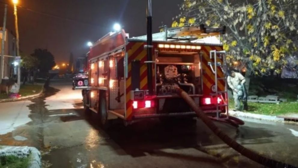 Un hombre y dos mujeres, una de ellas embarazada, murieron al incendiarse una casa