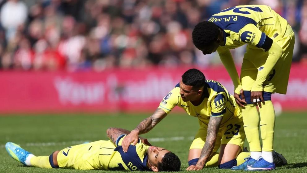 Tottenham dio el parte médico sobre Cristian Romero.