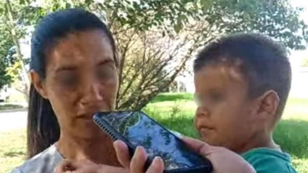 Un peque�o qued� en el medio de una disputa entre sus padres, quienes se acusan mutuamente de haber ejercido violencia contra el ni�o (Imagen captura Radio LT7).