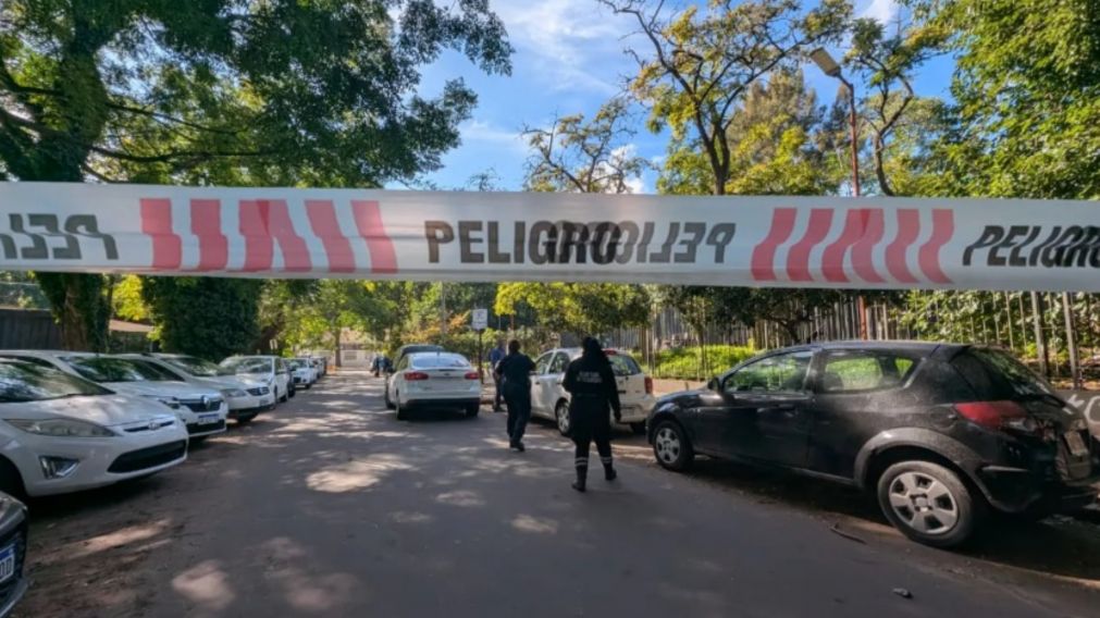 Operativo en la Facultad de Arquitectura de la Universidad Nacional de La Plata por el hallazgo de una beba muerta.