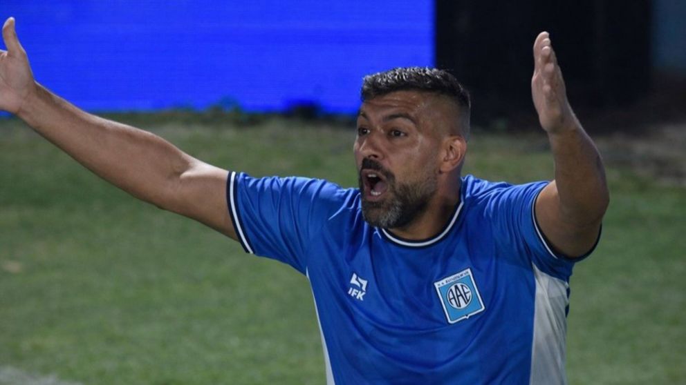 Ramón Wanchope Ábila aparece entre los jugadores que fueron separados en el plantel de Estudiantes de Río Cuarto.