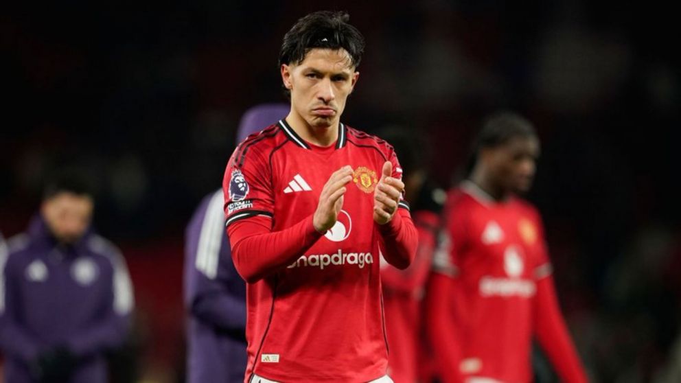 Un regreso para el olvido: as� fue la ins�lita expulsi�n que sufri� Lisandro Mart�nez en Manchester United