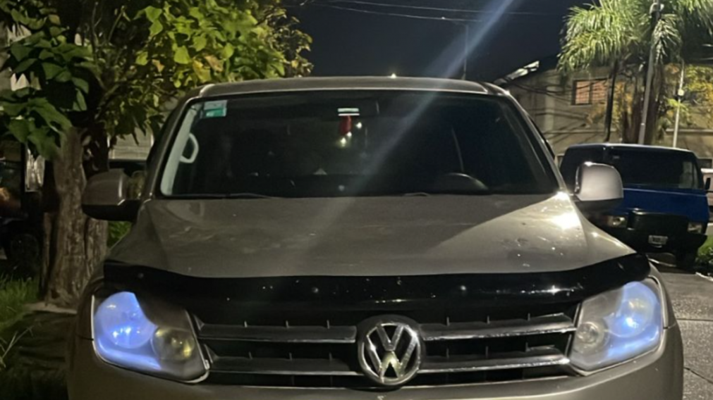 Capturaron a un ladrón tras persecución y tiroteo: le había robado la camioneta a un hombre