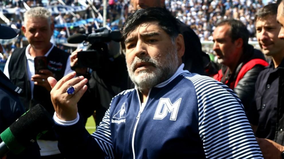 Declaran los m�dicos que se encargaron de la autopsia de Diego Armando Maradona en el nuevo juico por la muerte del ex astro del f�tbol.