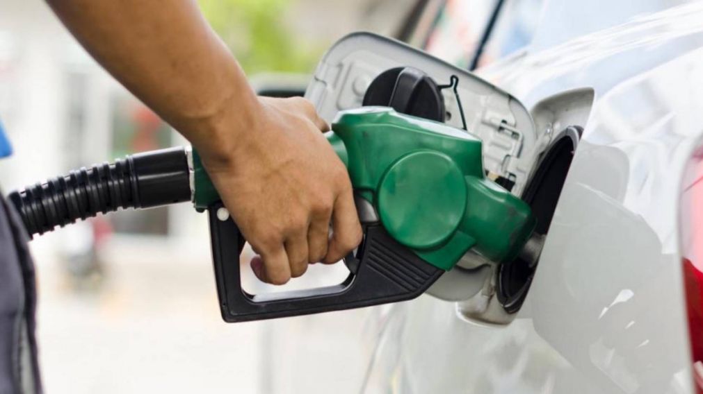 El combustible aumentó más del 23% por el conflicto en Medio Oriente y llenar el tanque ya supera los $100.000.