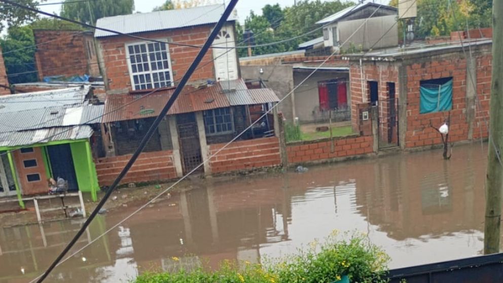 Fuertes lluvias y zonas anegadas en Quilmes: hay alerta amarilla