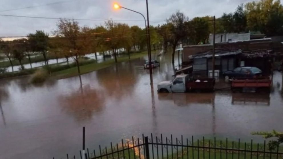Varias regiones de nuestro país fueron afectadas por el temporal de lluvia y viento (X).
