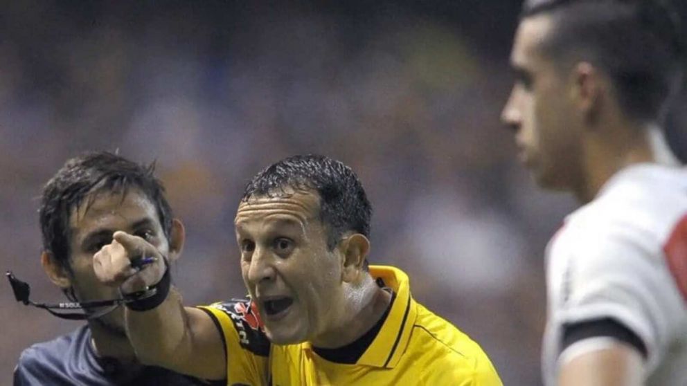 Los hinchas de Boca no tienen buenos recuerdos de Herrera en los Superclásicos.