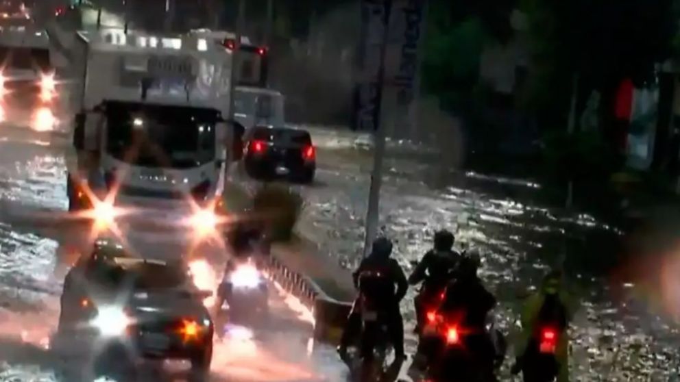La regi�n del AMBA se vi� afectada por la intensa ca�da de agua (X).