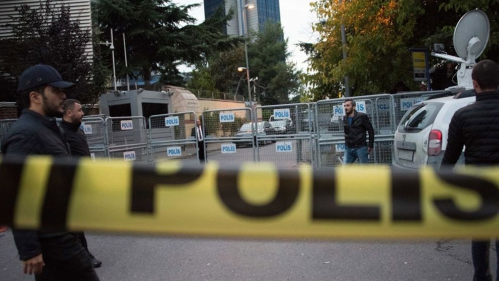 El trágico episodio ocurrió en la ciudad de Kahramanmaras. El atacante es hijo de un policía y habría usado el arma reglamentaria de su padre.