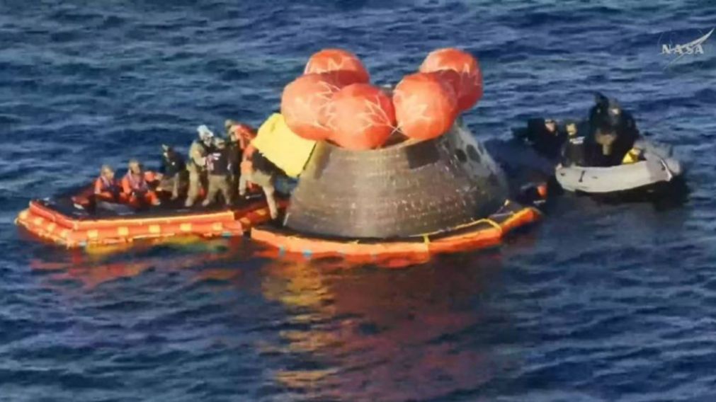 ¡Así abrieron la cápsula en pleno océano! La misión Artemis II regresó con éxito tras rodear la Luna.