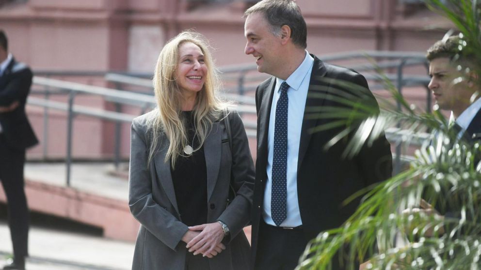 Karina Milei y Manuel Adorni viajan a Neuqu�n y recorrer�n Vaca Muerta.