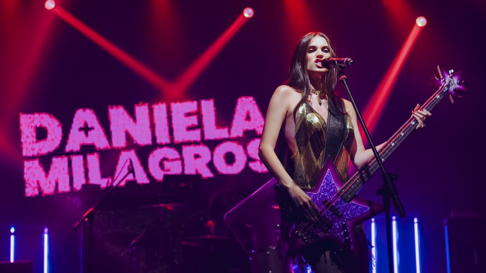 Daniela Milagros pisa el The Roxy Live y presenta su explosivo "Attention, Attention"