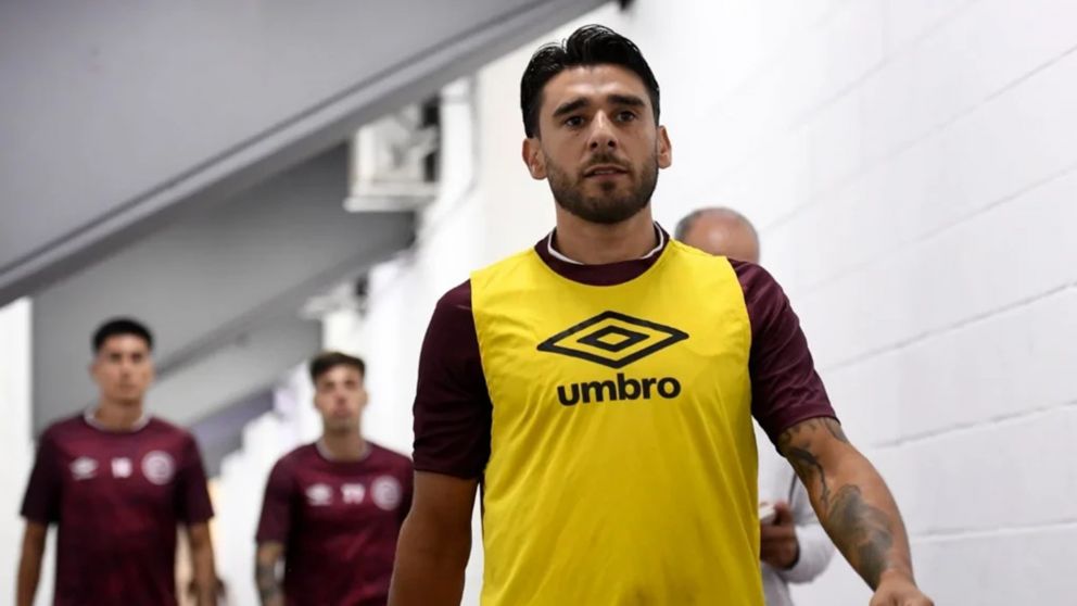 Toto Salvio liquidó a la AFA por la prohibición de pararse arriba de la pelota: "Un día de estos...