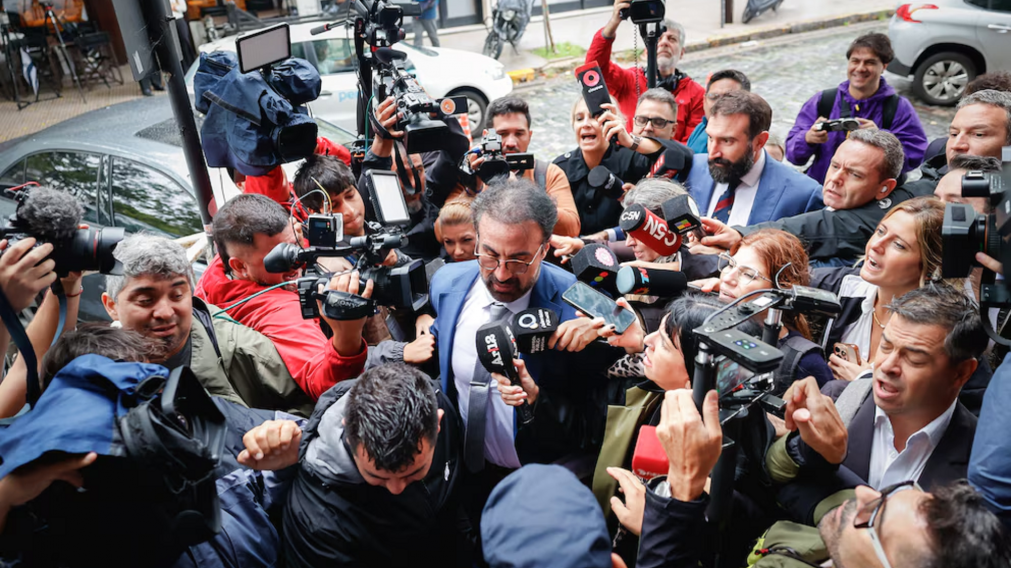 Leopoldo Luque llenado a los Tribunales de San Isidro.