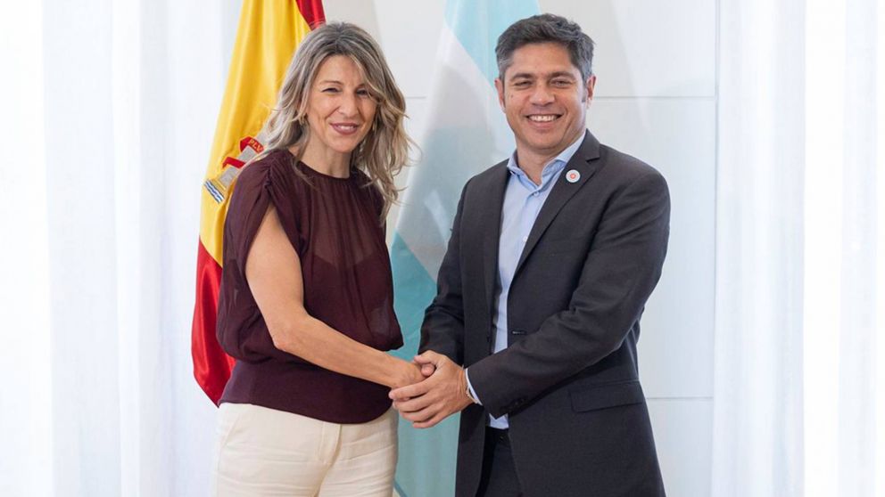 Axel Kicillof se reunió en Madrid con la vicepresidenta de España, Yolanda Díaz y buscó inversiones ante empresarios.