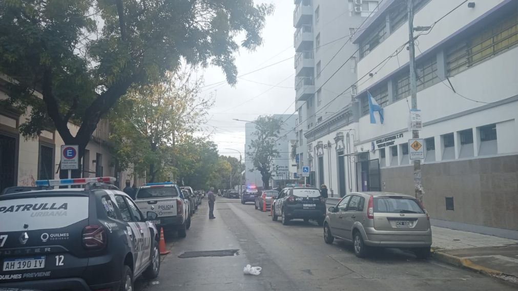 Nueva alarma en escuelas de Quilmes: operativo policial en la Escuela Reino de España