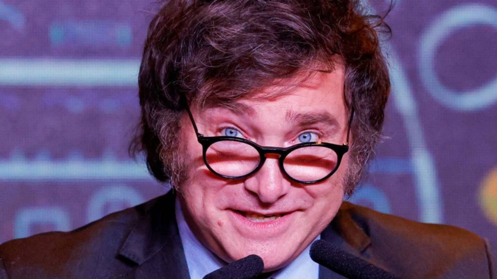 Javier Milei destacó la baja del dólar con un mensaje en redes sociales.