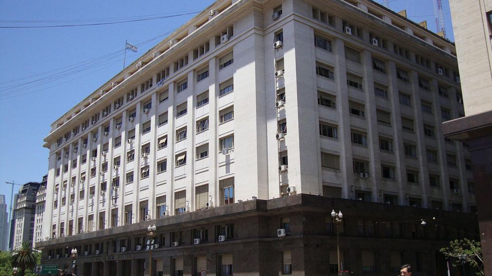 El Ministerio de Economía emitió bonos en dólares en el mercado local con vencimiento en 2027 y 2028.