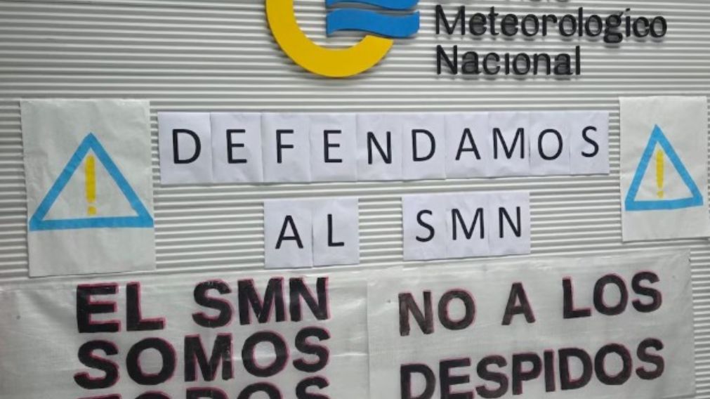 Según denunció ATE, el Gobierno nacional planea recortar recursos y despedir a 140 empleados contratados del organismo meteorológico (X).