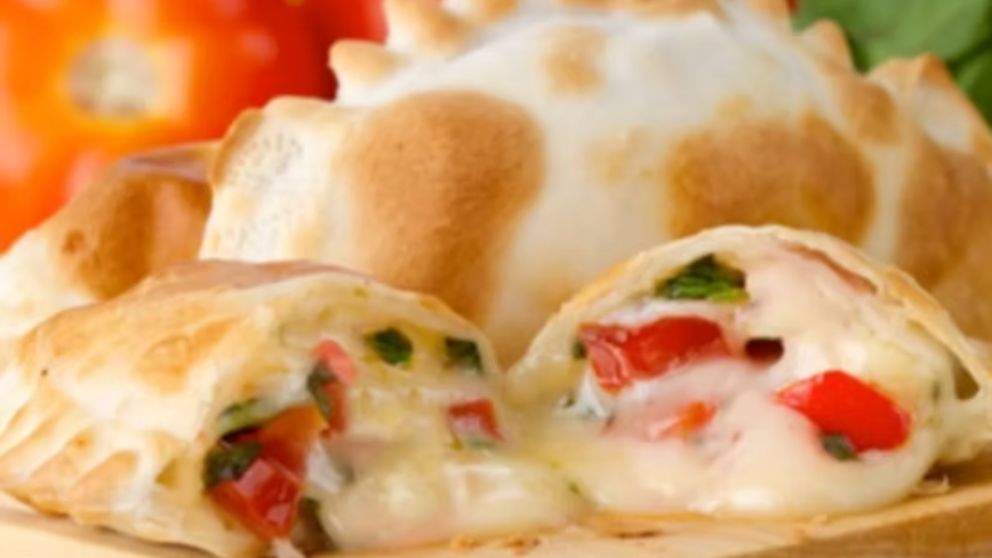 Empanadas caprese: el truco para que la masa no se humedezca.