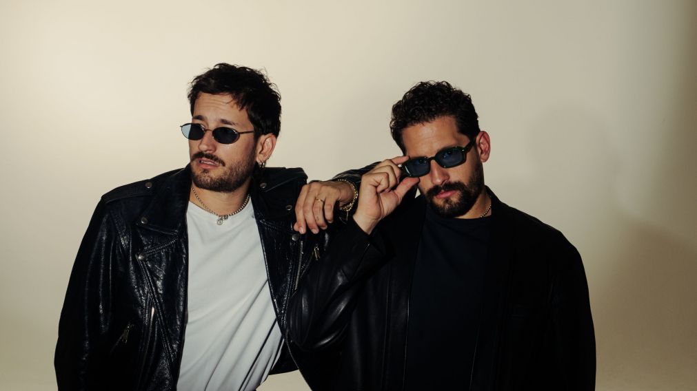 Mau y Ricky lanzan "Las Flores", el adelanto más personal de su próximo álbum