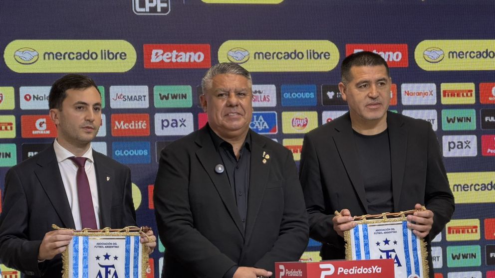 Luego de la pelea de River con la AFA, Di Carlo se mostró junto a Riquelme y Chiqui Tapia en la previa del Superclásico