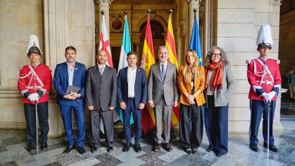 Axel Kicillof advirtió desde España que se observa un desplome de la economía argentina
