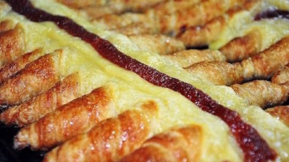 Un clásico de panadería que combina lo mejor del dulce y la crema en cada bocado.