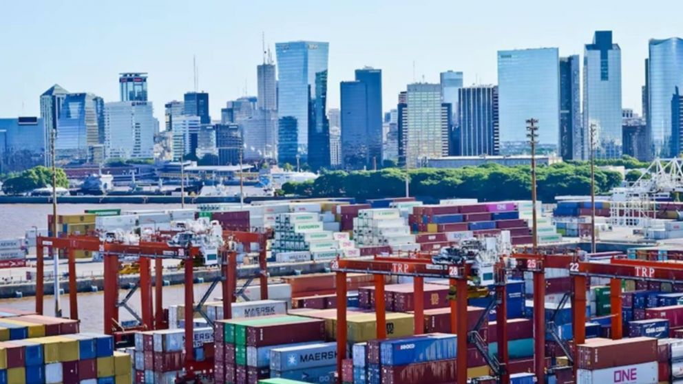 El Gobierno amplía el Régimen de Aduana en Factoría a todos los sectores productivos.