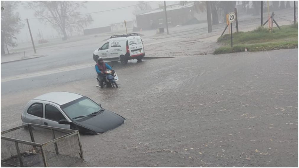 Inundaciones en Santa Rosa: cayeron 90 milímetros en pocas horas y se desbordó la laguna