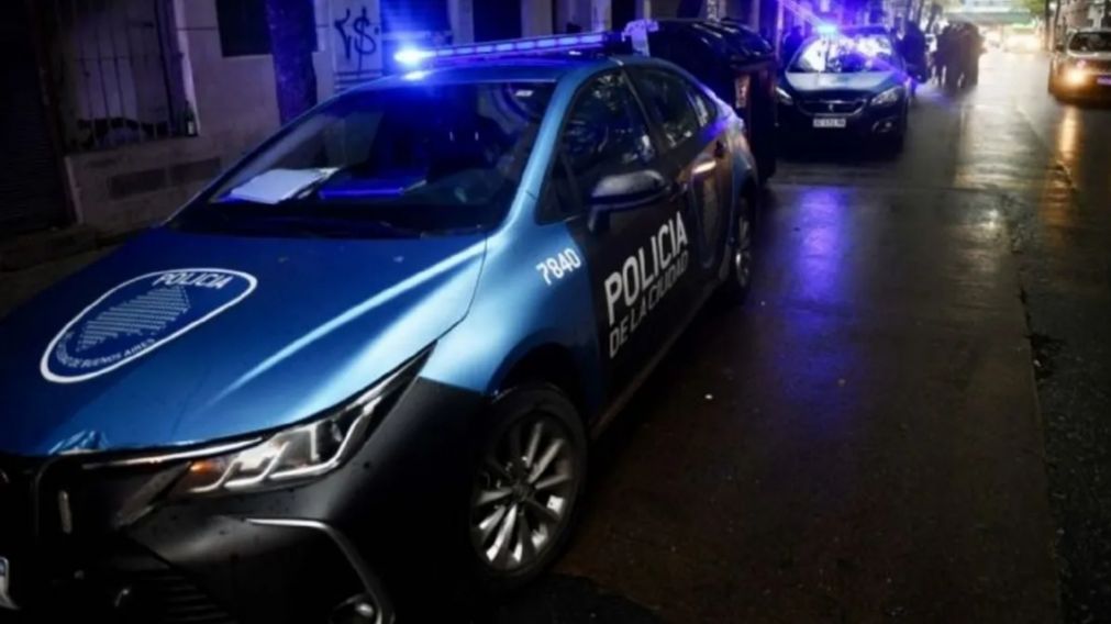 La llegada de los efectivos policiales al edificio disparó una reacción violenta del denunciando. (Imagen ilustrativa)