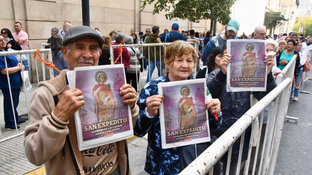 Miles de fieles celebran en la parroquia de Balvanera el Día de San Expedito.Foto: Carlos Ventura/Crónica.