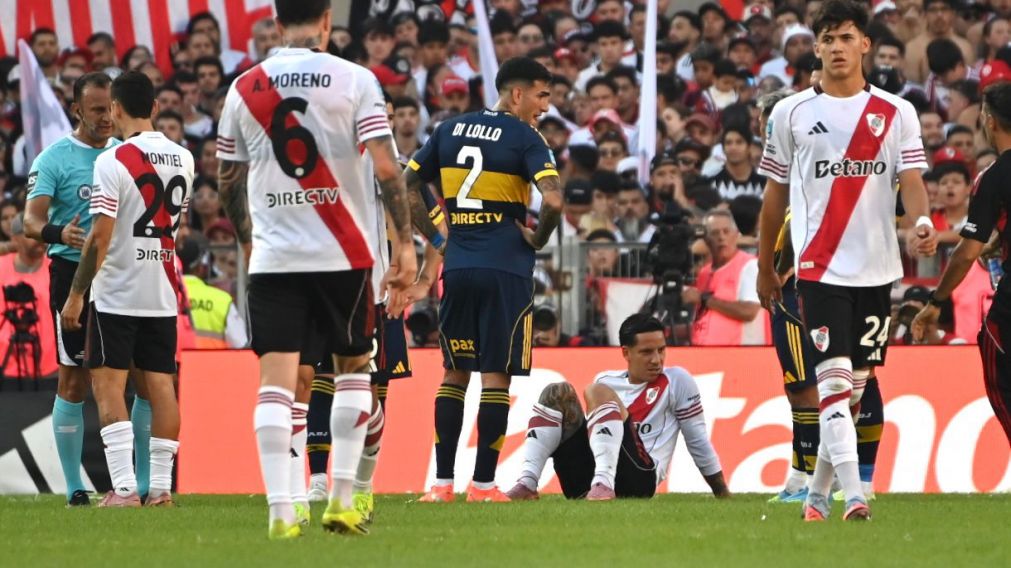 El delantero Millonario duró poco en el partido.