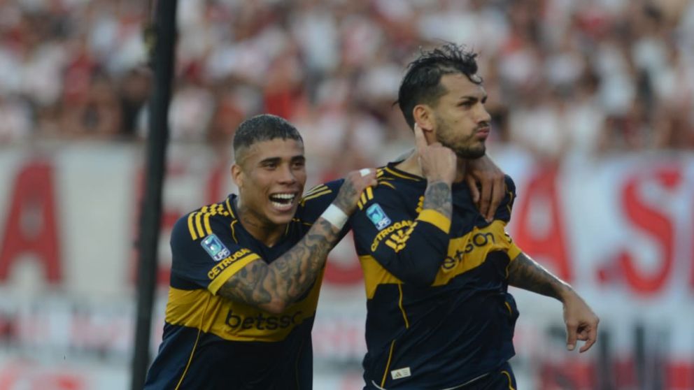 El cl�sico festejo Xeneize, que rubric� Juan Rom�n Riquelme, y reedit� Leandro Paredes en el mism�simo Monumental. 