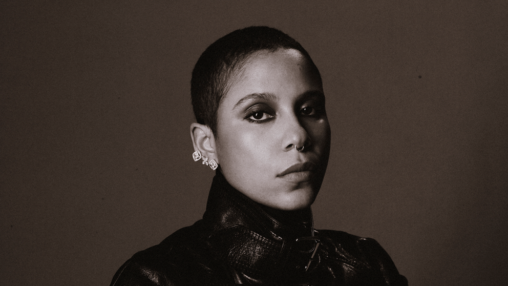 Tokischa presenta "Amor y Droga", un debut crudo y emocional que redefine su universo artístico