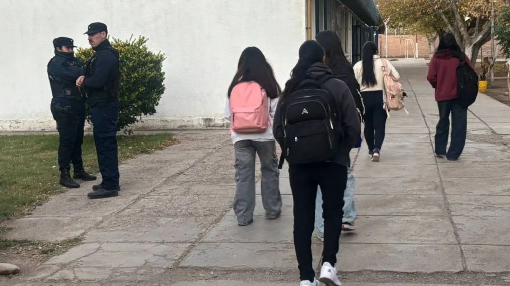 "No me queda otra que ir", aseguró la adolescente que se vio afectada por lo que pasó.