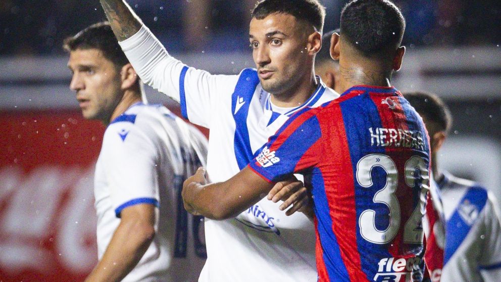 El cruce picante entre San Lorenzo y V�lez se jug� con intensidad en el Bajo Flores. No pasaron del empate. 